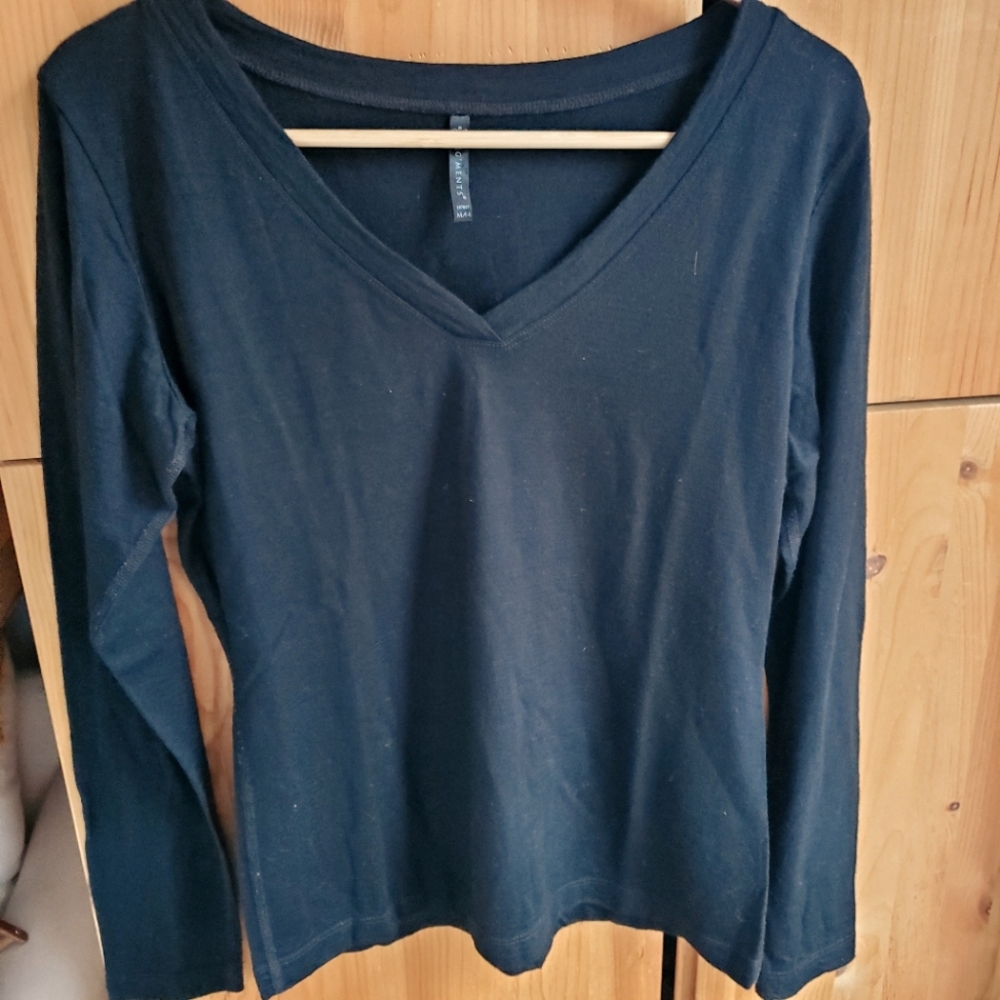 Segments Women's Black Vee Neck Merino Wool Long Sleeve Base Layer M
